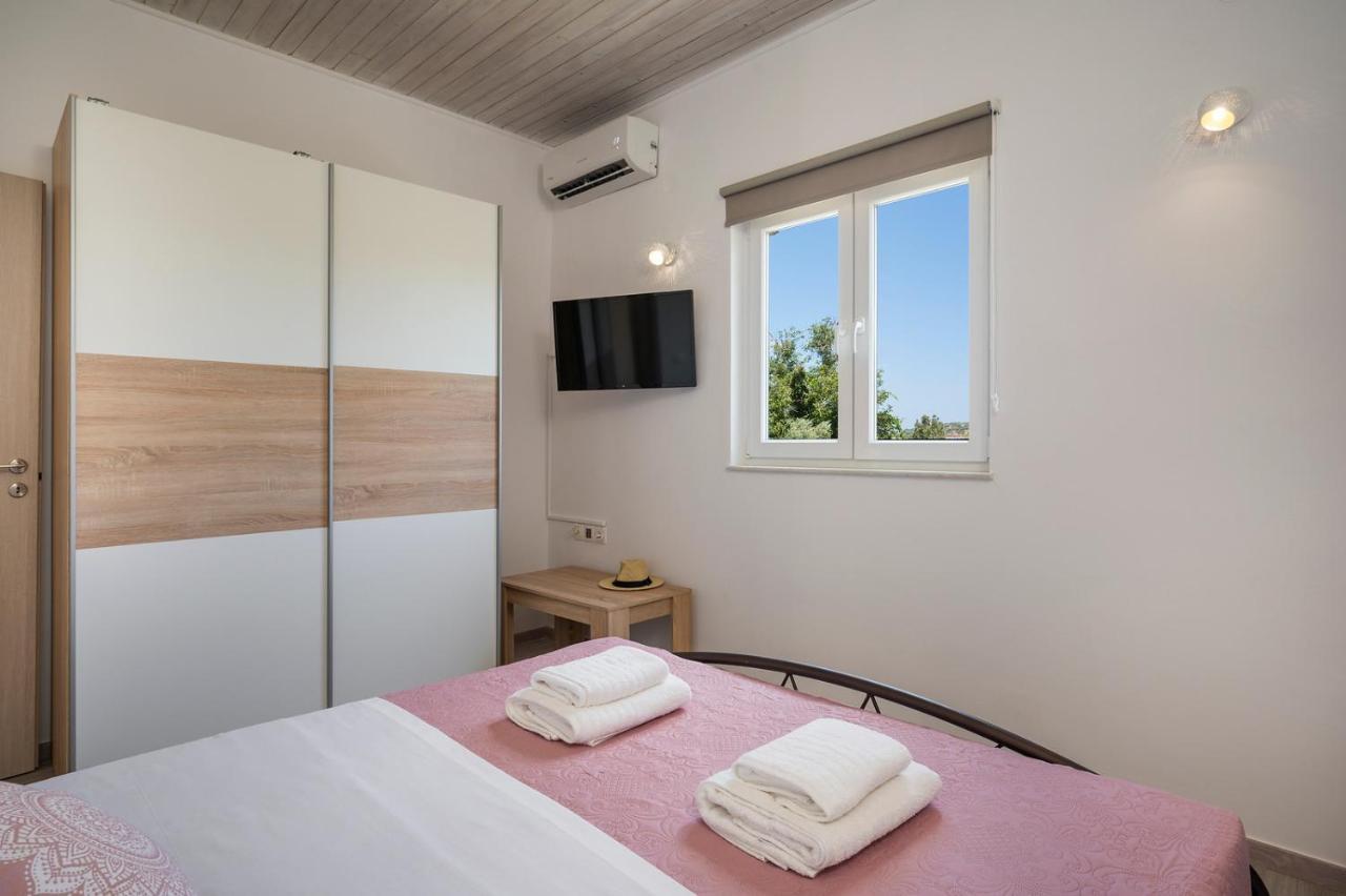 B&M Villas Metochi Siriliou Bagian luar foto